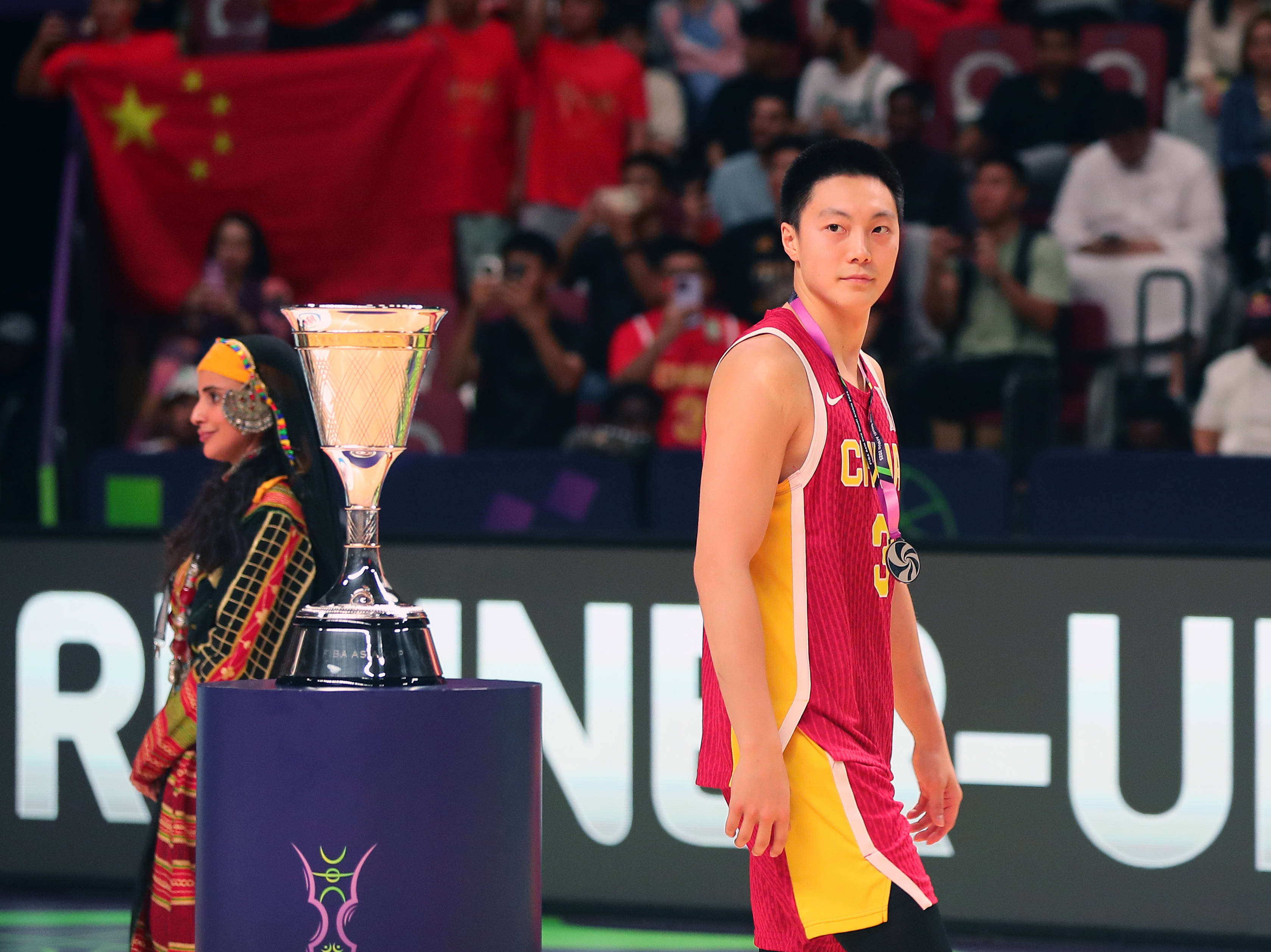 差距！胡明克斯（Hu Mingxuan）失去了最后的勝利 整個團(tuán)隊都受到了張Zhenlin的隊友的觀點的安慰
